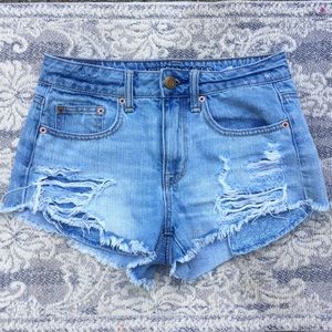 AMERICAN EAGLE OUTFITTERS - High waisted shorts!
